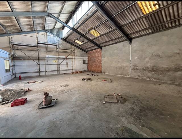 210M² WAREHOUSE TO LET IN EPPING INDUSTRIAL